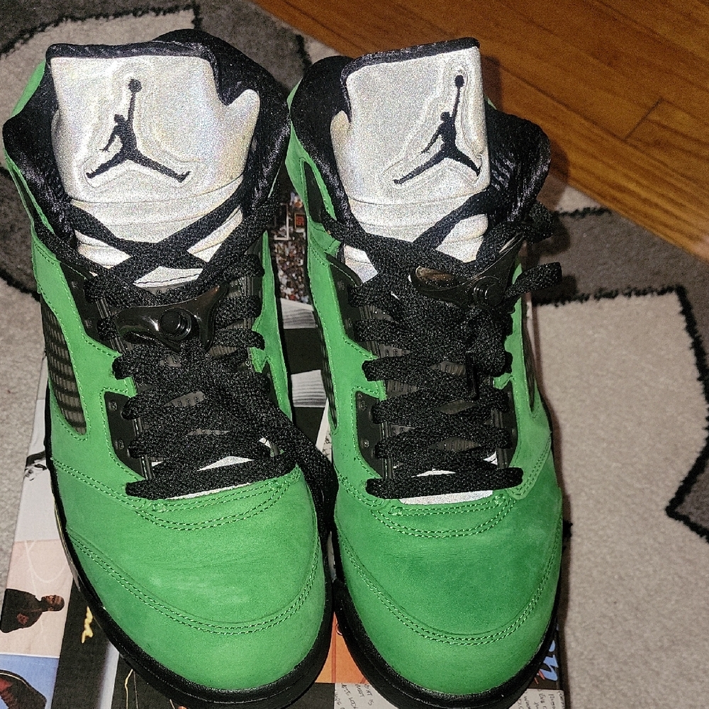 Jordan Sneakers in Green and Black